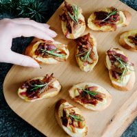 Hummus & Caramelised Onion Crositini