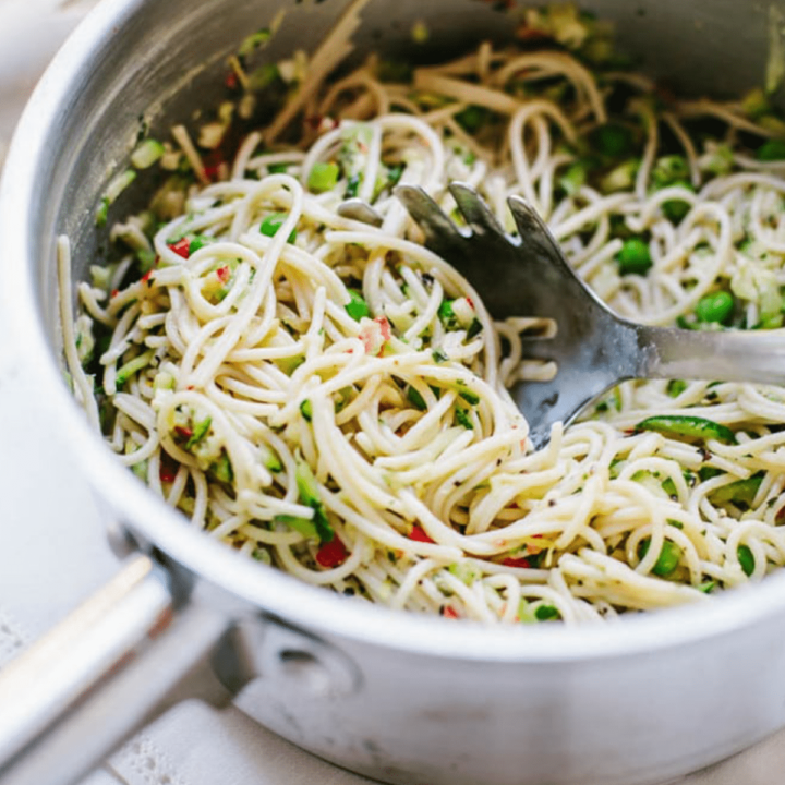 Vegan One Pot Pasta with Courgette, Peas & Lemon