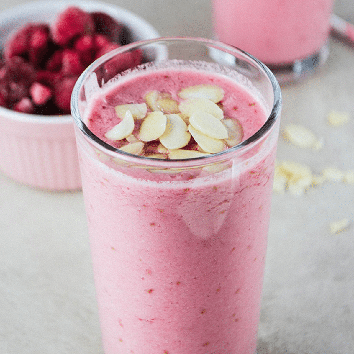 Vegan Bakewell Smoothie with raspberries and almonds (no banana)