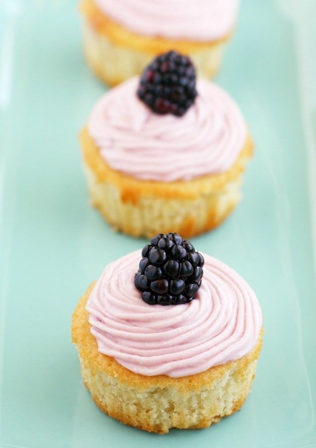 vanilla-cupcakes-with-blackberry-buttercream