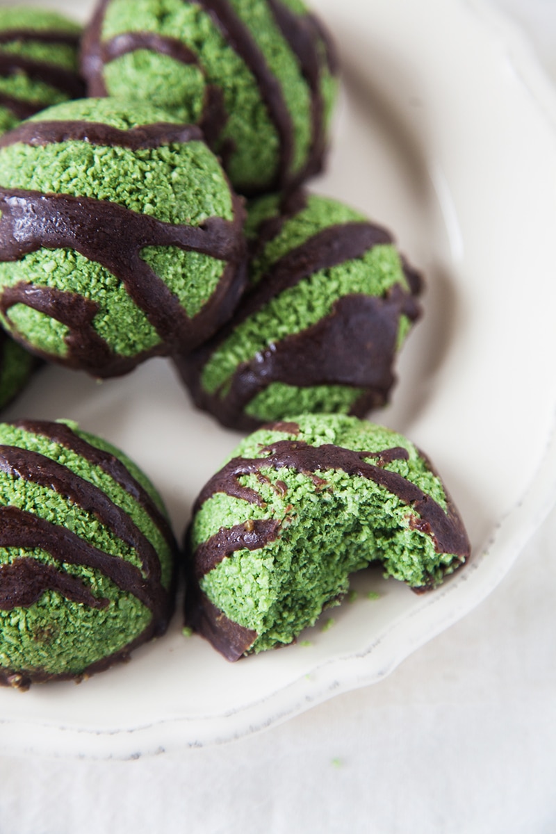 Raw Supergreen Macaroons