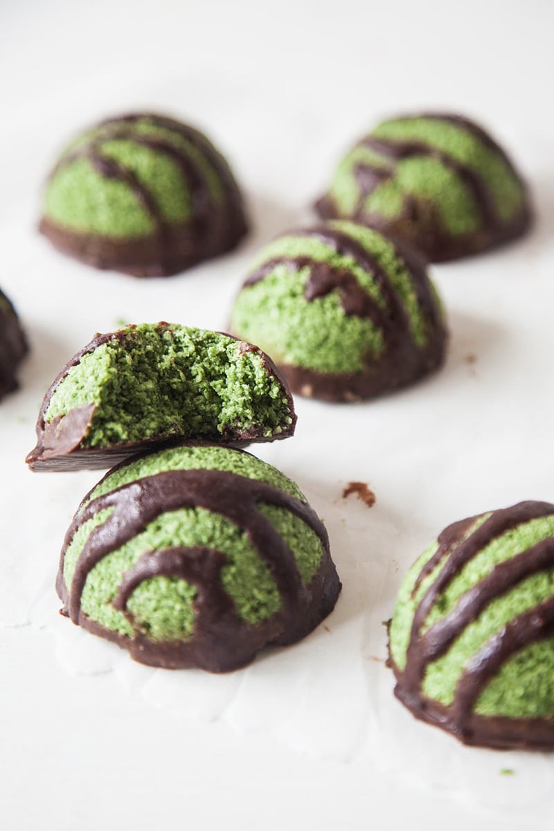 Raw Supergreen Macaroons