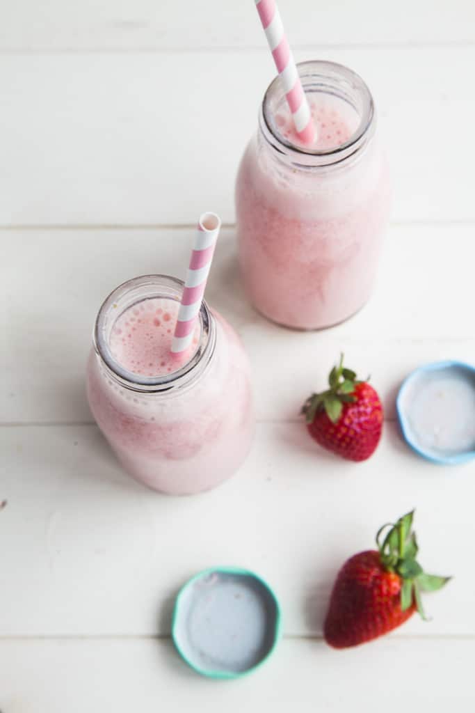 Healthy Vegan Strawberry Milkshake Smoothie (No Banana, Low Fat)