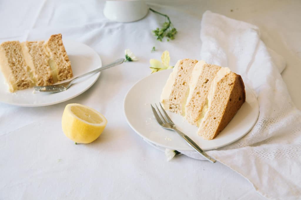 Vegan Elderflower Cake with Lemon Curd Filling & White Chocolate Frosting #vegan #refinedsugarfree