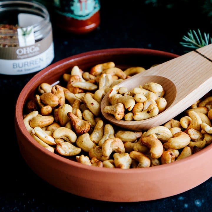 Easy Spicy Roasted Cashews