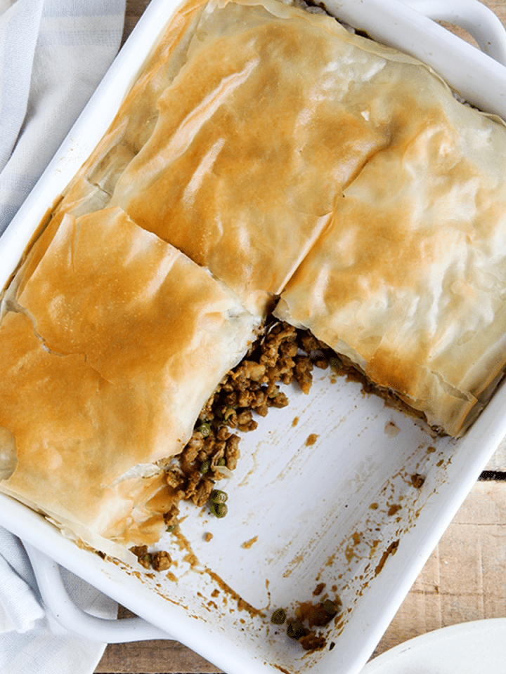 A vegan samosa in the form of a pot pie! This flavourful and filling pie is easy to make and tastes incredible.