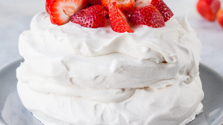 Eggless-Aquafaba-Vegan-Pavlova