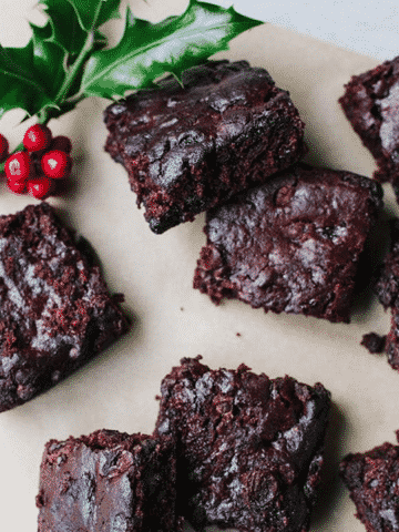 Festive fudgey vegan brownies made with mince meat for a Christmas twist! These chocolate-y treats are easy to make gluten-free too.